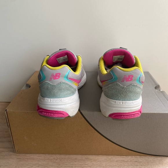 New Balance 888 v2 Grey/Pink Kids Sneakers - SZ 3 Y - Picture 5 of 15